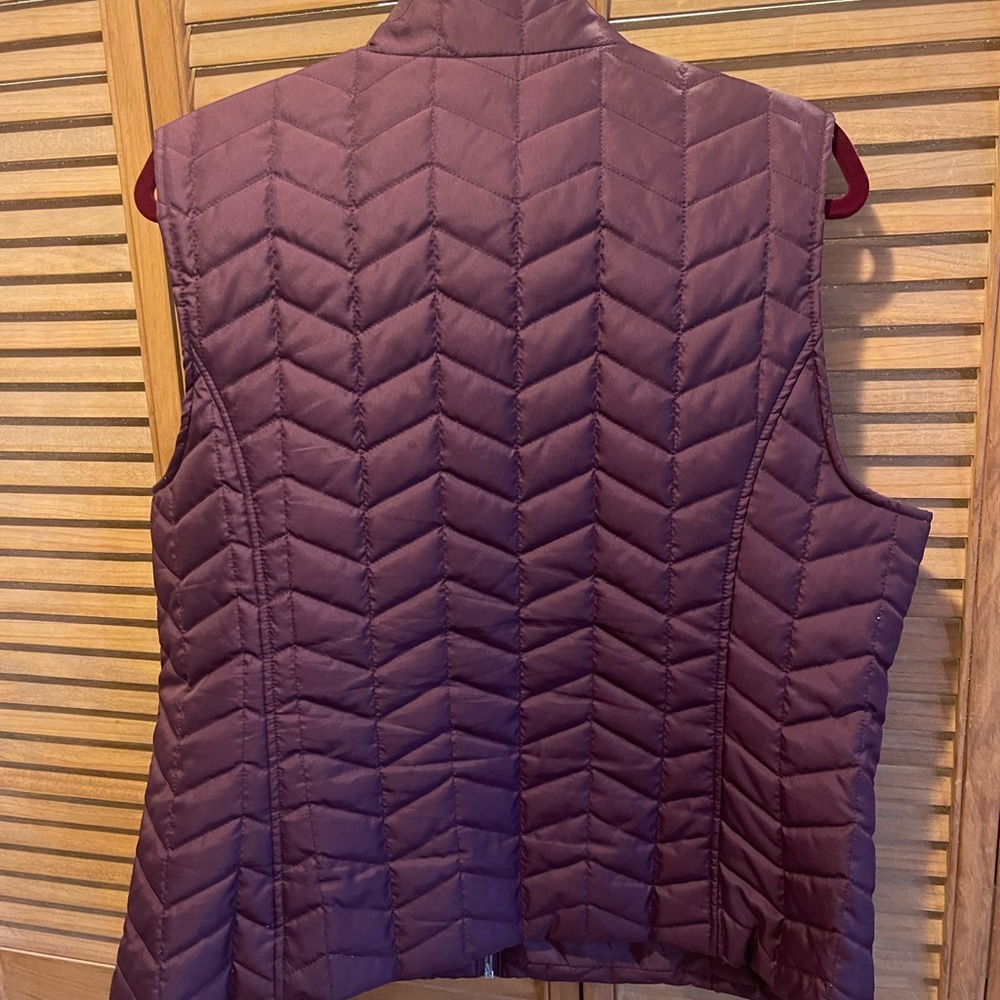 Marc New York beautiful quilted vest, wine color, size XL ,worn once - Picture 2 of 7
